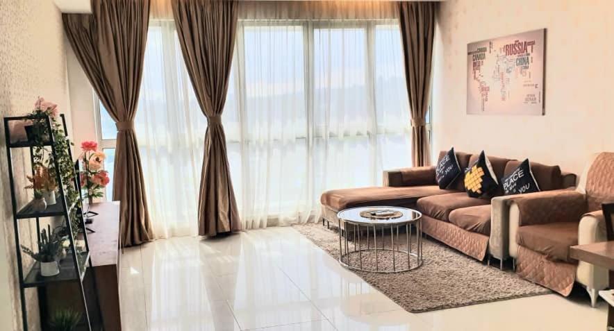 Regalia Suites With Infinity Pool Klcc By Staycation Homes กัวลาลัมเปอร์ ภายนอก รูปภาพ
