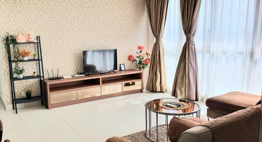 Regalia Suites With Infinity Pool Klcc By Staycation Homes กัวลาลัมเปอร์ ภายนอก รูปภาพ