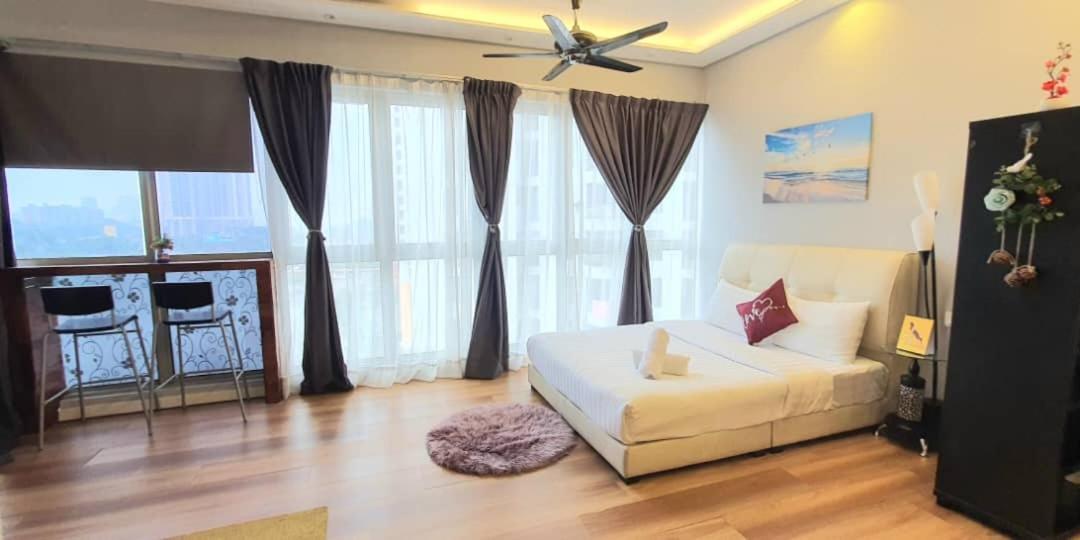 Regalia Suites With Infinity Pool Klcc By Staycation Homes กัวลาลัมเปอร์ ภายนอก รูปภาพ