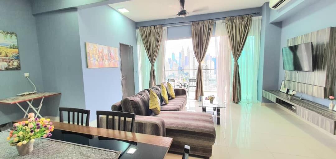 Regalia Suites With Infinity Pool Klcc By Staycation Homes กัวลาลัมเปอร์ ภายนอก รูปภาพ