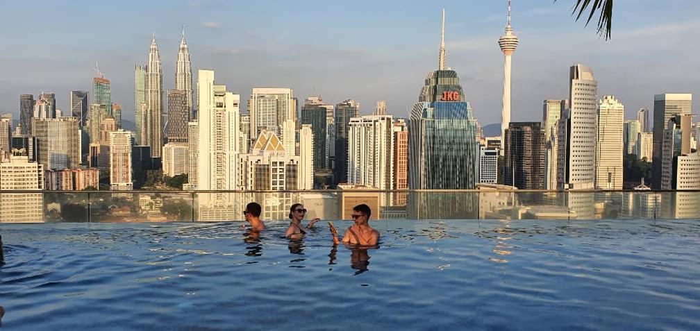 Regalia Suites With Infinity Pool Klcc By Staycation Homes กัวลาลัมเปอร์ ภายนอก รูปภาพ
