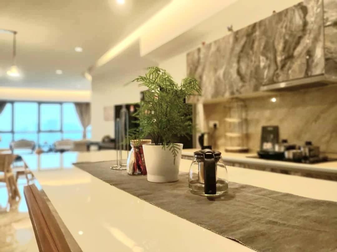 Regalia Suites With Infinity Pool Klcc By Staycation Homes กัวลาลัมเปอร์ ภายนอก รูปภาพ